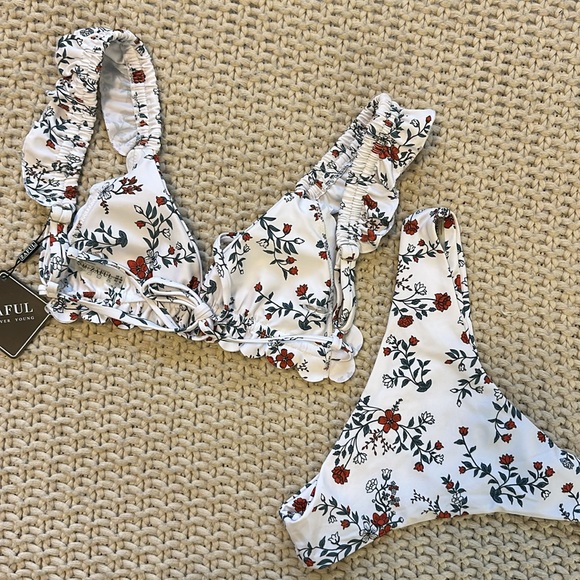 NWT FLORAL RUFFLED SEXY BIKINI - Picture 3 of 3